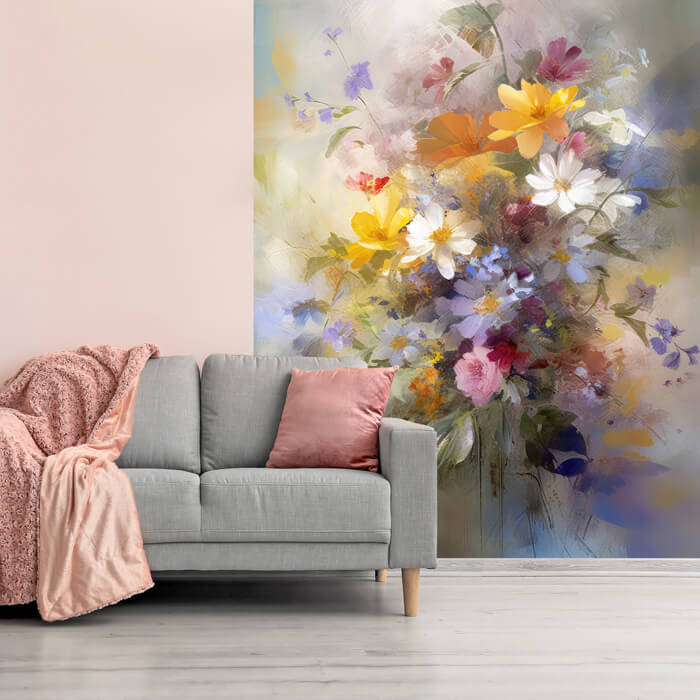 bloemen behang met kleurrijke, abstracte bloemen in een woonkamer achter een bank
